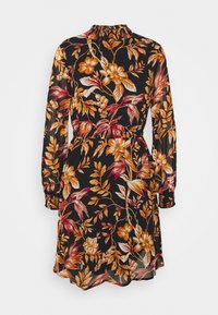 Musta kukallinen mekko pitkillä hihoilla, keräilty pääntie ja rypytetty vyötärö. Ominaisuuksiin kuuluu oransseja ja keltaisia kukkakuoseja sekä pehmeä, kevyt kangas.