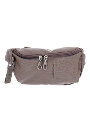 Marsupio in tessuto marrone con trama, doppia cerniera, forma arrotondata e cinturino laterale ad anello con scritta del marchio.