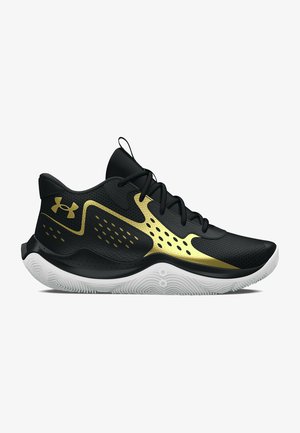 Schwarze Sportschuhe mit goldenen Akzenten, die eine strukturierte Oberfläche, ein perforiertes Design, schwarze Schnürsenkel und eine weiße Gummisohle aufweisen.