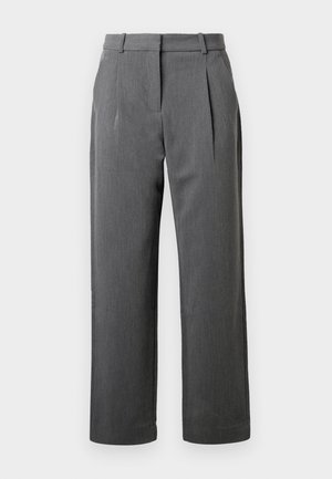 Pantalon gris plissé avec une coupe ajustée, fabriqué à partir d'un tissu texturé. Caractéristiques d'une taille avec passants et de jambes droites.