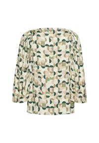 Bluză cu umerii la vedere, de culoare crem, cu un model geometric în nuanțe de verde și bej. Are mâneci bufante și o croială lejeră.