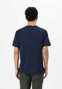 Lacoste Trükipildiga T-särk - dark blue