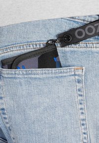 coocazoo MIT SICHTFENSTER - Wallet - blue