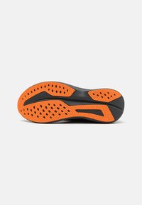 HOKA MACH 6 - Chaussures de running sur route - black/electric tangerine