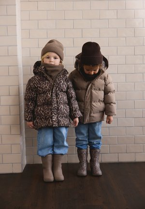 EN FANT, JACKET QUILT, AOP UNISEX - Abrigo de invierno - pine bark