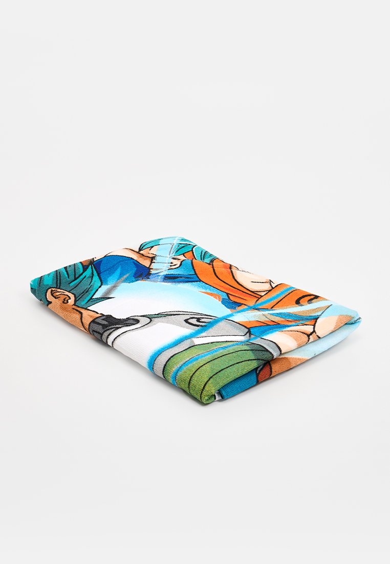 Kleurrijke katoenen strandhanddoek met een ontwerp met cartoonfiguren, netjes gevouwen. De belangrijkste kleuren zijn blauw, oranje, groen en wit.