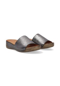 Metallisch silberne Riemchensandalen mit offener Zehe, ausgestattet mit einer genähten Sohle und einem komfortablen Design für den Alltag.