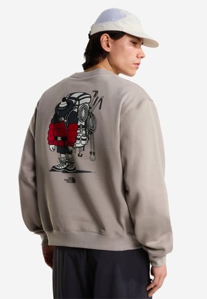 The North Face, U GEAR UP GET OUT RLX CREW-GRAPHIC UNISEX - Sudadera - stone slab