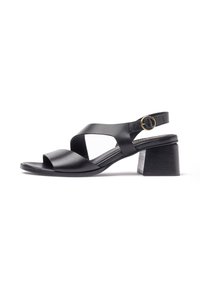 Sandal de cuero negro con un diseño de tiras cruzadas, punta abierta y un tacón cuadrado. Cuenta con una correa ajustable en el tobillo con una hebilla circular.