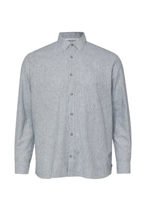 Jasnoszara koszula z długim rękawem na guziki, z cienkimi pionowymi paskami, standardowym kołnierzem i mankietami na guziki, prezentowana na białym tle.