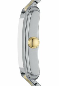 Montre en métal argenté avec un boîtier lisse et arrondi, une couronne dorée, et des accents rayés multicolores sur le bracelet. Pas de cadran de montre visible.