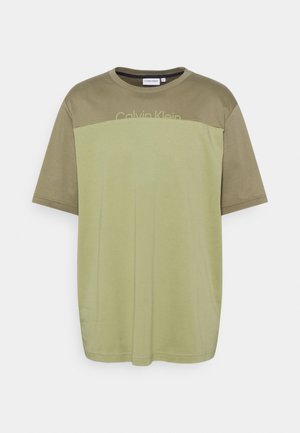 BLOCKING CUT LOGO - Print T-shirt - delta green/sage