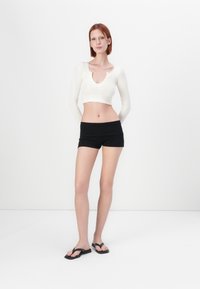 Gina Tricot BASIC FOLDED HOT PANTS - Šortky - black