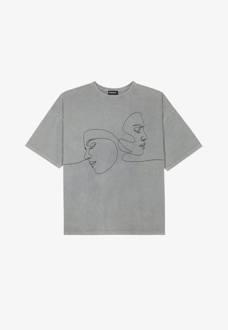 T-shirt en coton gris à manches courtes, présentant un dessin minimaliste en ligne noire de deux visages sur le devant, un col rond et une coupe décontractée.