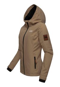 Veste beige à capuche pour femmes avec fermeture éclair sur le devant, poches latérales zippées, poignets intérieurs noirs et un patch de marque sur la manche gauche.