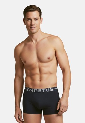 Zwarte boxershorts met een brede elastische tailleband waarop "IMPETUS" in grijs staat. De stof lijkt glad en aansluitend, wat een gestroomlijnd ontwerp benadrukt.