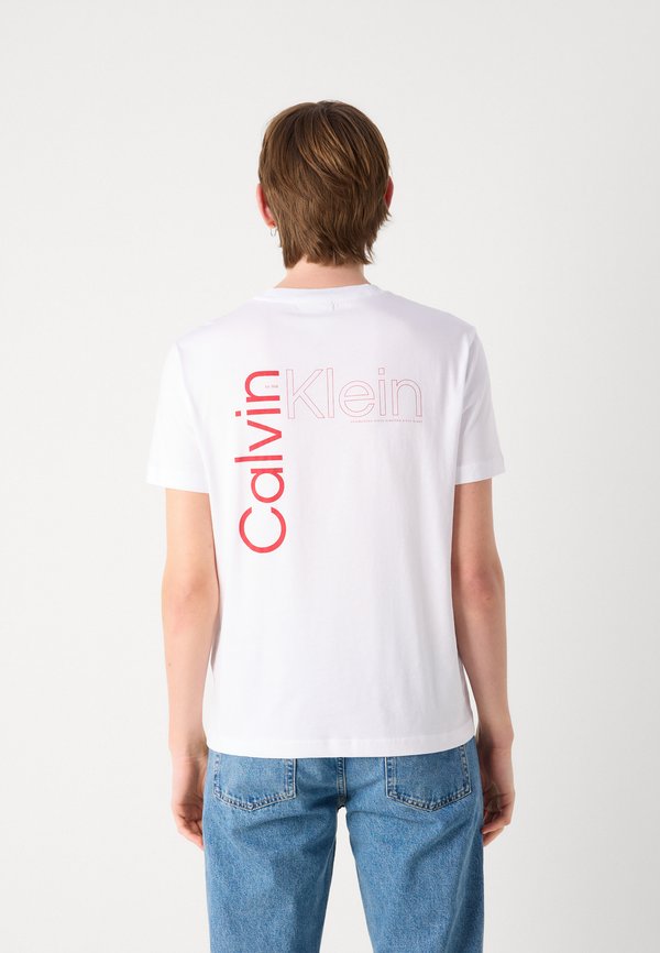 ANGLED BACK LOGO - Print T-shirt2