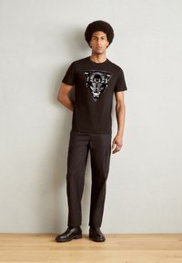 Antony Morato REGULAR FIT FLOCK AND INJECTION PRINT - Camiseta estampada - black