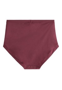 Högmidjad bourgogne bikiniunderdel med slät textur, en enkel design och rena kanter. Inga mönster eller hårdvara synliga.