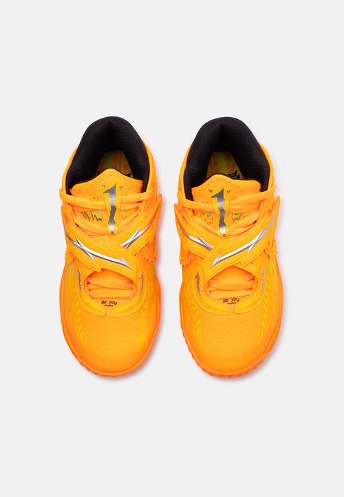 PUMA MB05 COLLAB JR UNISEX - Basketball shoes - heat fire/lux lime — foto 4