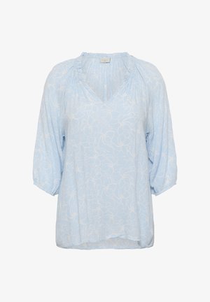 Šviesiai mėlyna palaidinė su baltu gėlių raštu, 3/4 pūstais rankovėmis, V formos iškirpte su švelniais klostėmis ir raukiniais dekoruotu apykaklė.