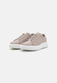 Calvin Klein LACE UP - Sneakers low - atmosphere/white