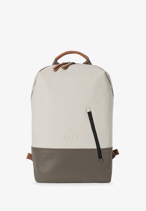 Rucksack mit einer cremefarbenen Oberseite und einem olivgrünen unteren Teil, der eine glatte Textur, Lederakzente und verstellbare graue Riemen aufweist.