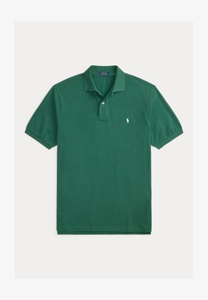 Zielona koszulka polo z krótkim rękawem, z dwoma guzikami i małym białym logo konia Polo Ralph Lauren na piersi.