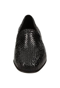 Schwarze geflochtene Leder Slipper mit runder Zehenpartie und glatter Oberfläche. Verfügt über eine strukturierte, glänzende Oberfläche mit minimalen Designelementen.