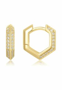 Guld-tone øreringe med geometriske designs; den ene med en glat overflade, den anden dekoreret med klare sten langs kanten.
