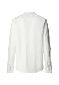 Camisa blanca de manga larga con puños abotonados, vista desde atrás, con cuello clásico y textura de tela suave.