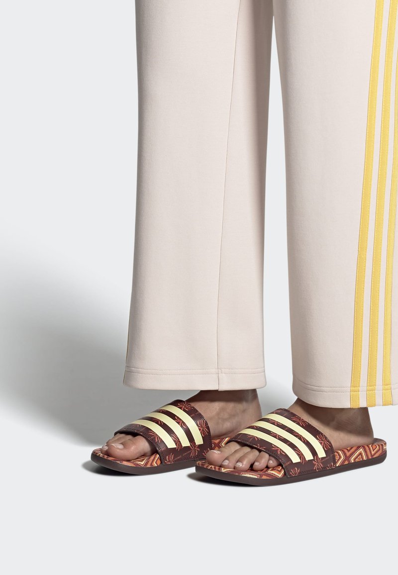adidas Performance ADILETTE COMFORT - Pool slides - mystery brown   easy yellow   mystery brown