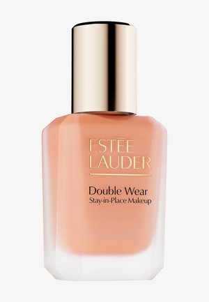 Fond de teint Estée Lauder Double Wear Stay-in-Place dans un flacon en verre couleur pêche avec un bouchon doré.