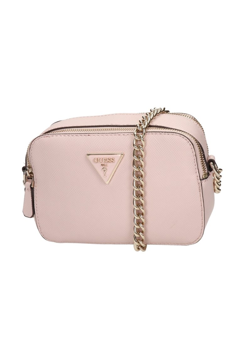 Borsa a tracolla sintetica rosa con chiusura a zip, superficie texture, tracolla in catena dorata e placca logo triangolare sulla parte anteriore.