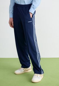 adidas Originals PINTUCK PANT - Treniņtērpa apakšdaļas - night indigo