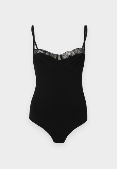 Bodysuit negro con tirantes ajustables, que presenta un borde de encaje en el escote, textura sin costuras y una forma ajustada.