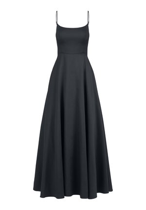 Abito nero senza maniche con un busto aderente e una gonna svasata a trapezio, con sottili spalline regolabili e una texture di tessuto liscia.