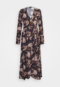 Dlouhé rukávy, zavinovací šaty s černým podkladem a paisley vzory v tlumených odstínech růžové, béžové a zlaté, s bočním opaskem na zavázání.