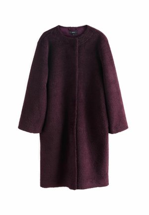Burgunderfarbener Mantel aus strukturiertem, fusseligem Material. Verfügt über einen runden Halsauschnitt, lange Ärmel und einen geraden Schnitt. Keine sichtbaren Verschlüsse.