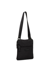 Zwarte messengerbag van duurzaam stof, met een ritsvak aan de voorkant, een verstelbare schouderband en een reliëflogo op de band.