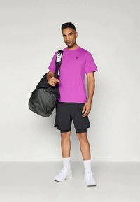 Nike Performance HYVERSE - Camiseta deportiva - vivid purple/black