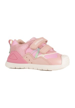 Sneaker rosa e lilla chiaro per bambini piccoli con suola bianca, due fasce in velcro e un'asola sul tallone.