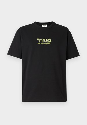 T-shirt in cotone nero con un logo grafico giallo brillante "TRNO" caratterizzato da linee curve e con il testo "the new originals" sottostante.