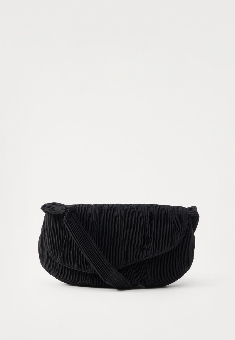 Collina Strada - PLEATED CATERPILLAR BAG - Cross body bag - black, Enlarge