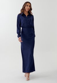 TUSSAH HOLLY - Dolgo krilo - navy jacquard