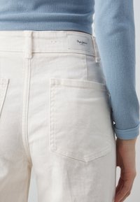 Pepe Jeans TANIA - Trapezaste traperice - white