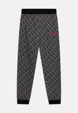 Sorte og grå joggingbukser med gentaget "G"-logo, sort talje og manchetter samt rød "GUESS"-logo på højre lår.