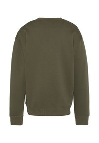 Bluza oliwkowa, miękki bawełniany materiał, długie rękawy, ściągacze na mankietach i dole, dekolt typu crew neck, bezszwowy tył bez grafik i zdobień.