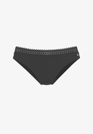 Parte inferiore di bikini nera con bordo in pizzo a scallop in vita, tessuto liscio e un piccolo dettaglio dorato sul lato.