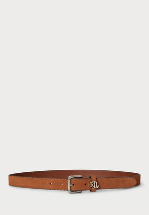 Cintura in suede marrone con texture liscia, fibbia in metallo argento e dettagli con logo impresso. Presenta fori per la regolazione della misura.